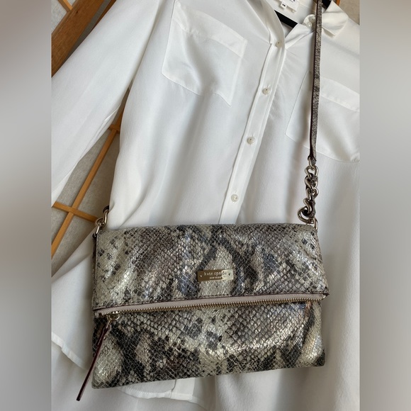 kate spade Handbags - Kate Spade Cobble Hill Krista Crossbody in Snakeskin